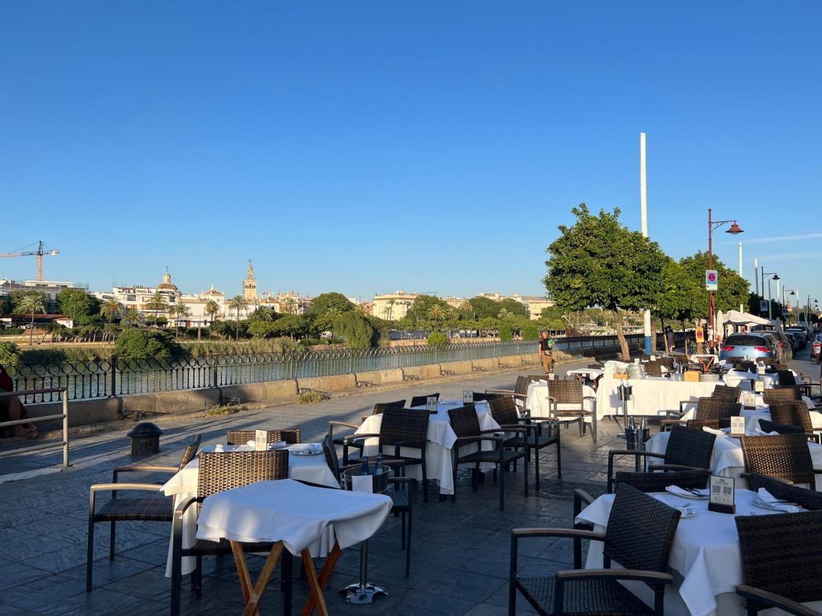 Apartamento Triana Con Vistas - Aloha Sevilla Luaran gambar